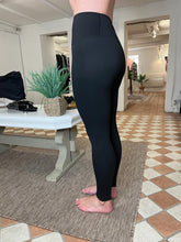 Load image into Gallery viewer, Energy Leggings - Black - Village Boutique