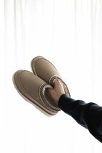 Load image into Gallery viewer, Emu Sharky Adventure Scuff Shoes W13239 - Sand