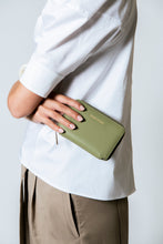 Load image into Gallery viewer, Every Other Zip Round Purse 12140 - Olive - Village Boutique