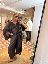 Load image into Gallery viewer, Ikos Trousers - Chocolate