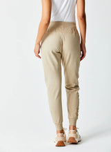 Load image into Gallery viewer, Suzy D Ultimate Joggers - Cashmere
