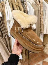 Load image into Gallery viewer, EMU Sunnie Boots - Chestnut W13333
