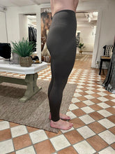 Load image into Gallery viewer, Energy Leggings - Chocolate
