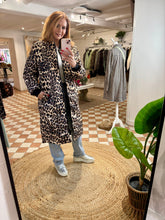 Load image into Gallery viewer, Reversible Longline Jacket - Khaki / Leopard
