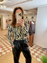 Load image into Gallery viewer, Eb &amp; Ive Aria Long Sleeve Knit - Savanna
