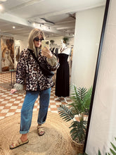 Load image into Gallery viewer, Leopard Padded Jacket
