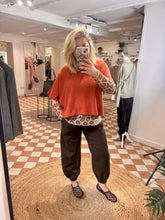 Load image into Gallery viewer, Mesh Layering Top - Taupe Leopard
