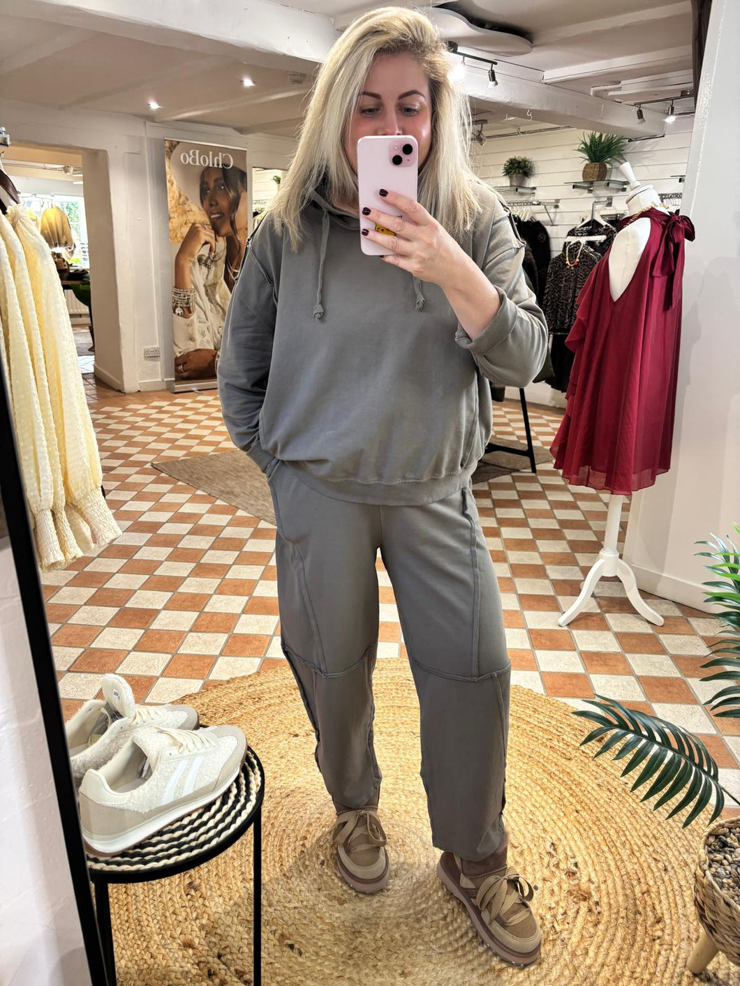 Suzy D Bria Oversized Joggers With Raw Edge Detail - Taupe