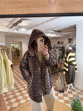 Load image into Gallery viewer, City Stroll Jacket - Leopard
