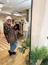 Load image into Gallery viewer, City Stroll Jacket - Leopard
