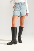 Load image into Gallery viewer, Numph Nululu Shorts - Light Blue Denim

