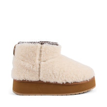 Load image into Gallery viewer, EMU Stinger Micro Flatform Teddy Boots W13187 - Natural
