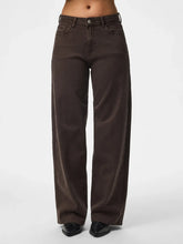 Load image into Gallery viewer, Pieces Pcsilke Mid-Waist Jeans - Hot Fudge
