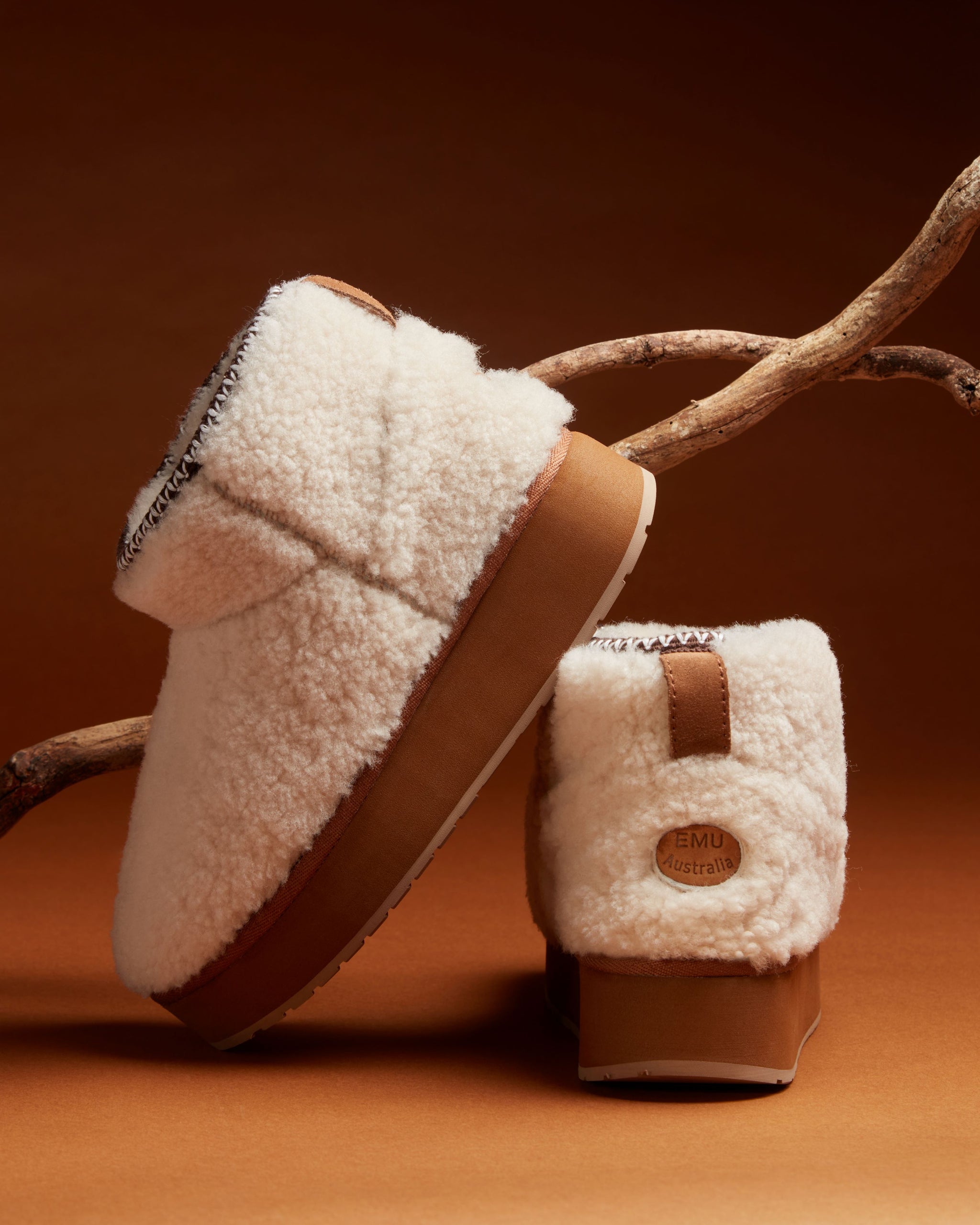 EMU Stinger Micro Flatform Teddy Boots W13187 - Natural – Village